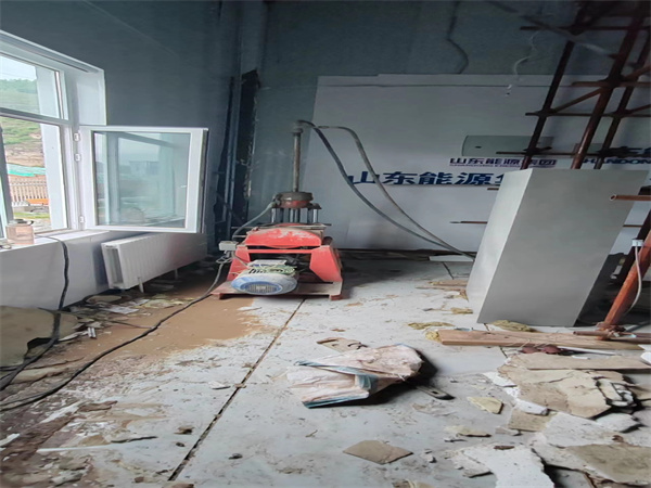 东坑镇地基基础下沉墙体裂缝加固注浆顶升施工